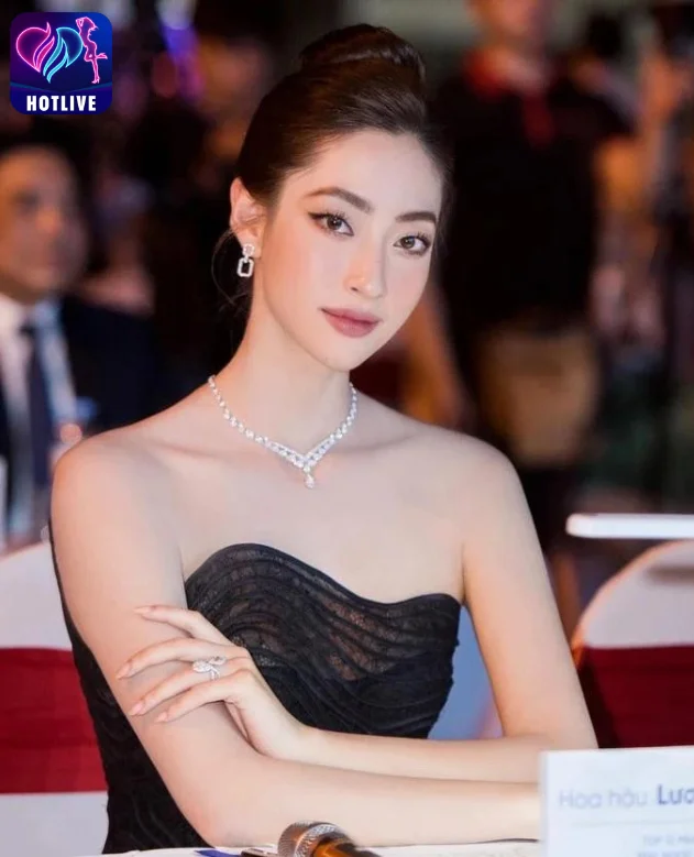 Lương Thùy Linh-hotlive 